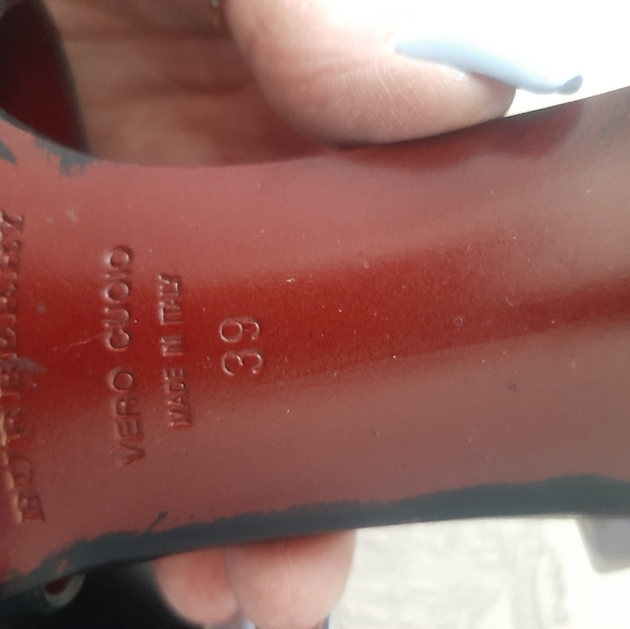 authentic Burberry not a copy. - Picture 3 of 7